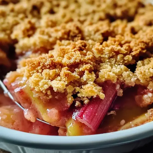 Klassischer Rhabarber-Crisp mit gefrorenem Rhabarber