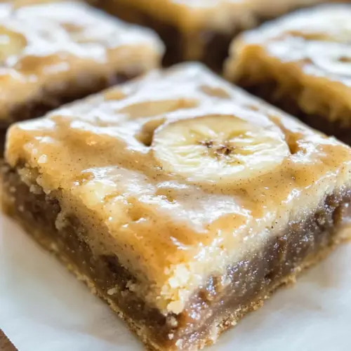 Fudgy Bananenriegel mit braunem Butter-Vanille-Glasur