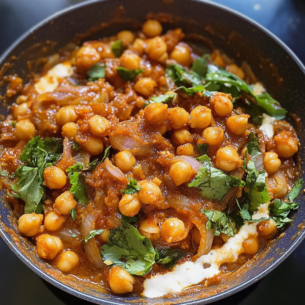 Ein-Pfannen-Harissa-Kichererbsen